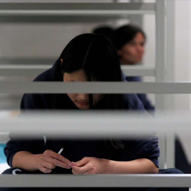 Žena u centru za imigrante