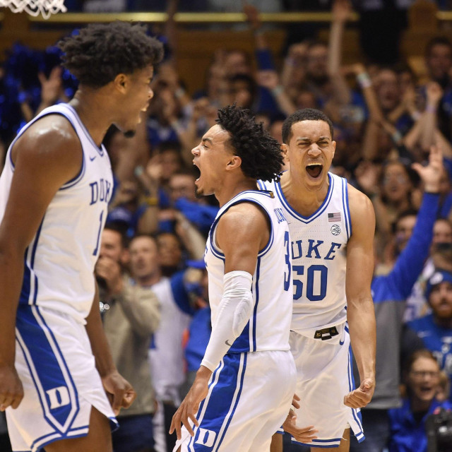 Justin Robinson (s brojem 50, skroz desno)