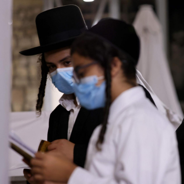 Ortodoksni židovi tijekom molitve