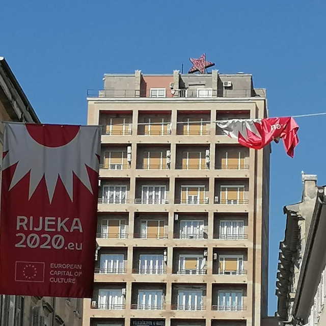 Podizanje zvijezde na riječkom Neboderu