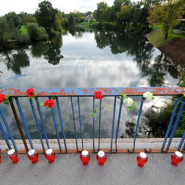 Na Koranskom mostu u centru Karlovca specijalac Mihajlo Hrastov ubio je 13 srpskih rezervista