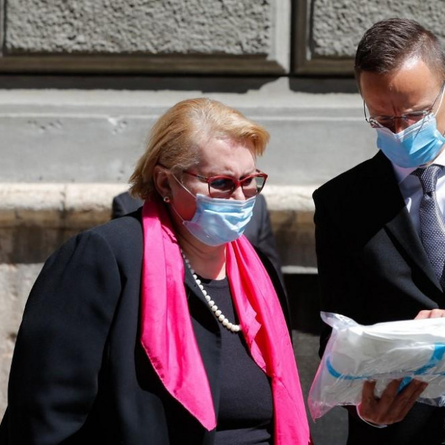 Bisera Turković (lijevo)