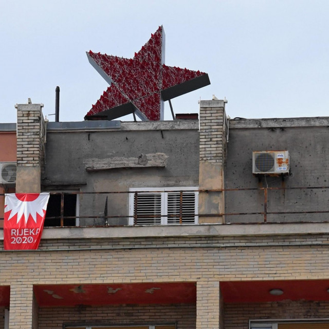 Spomenik crvenoj Rijeci