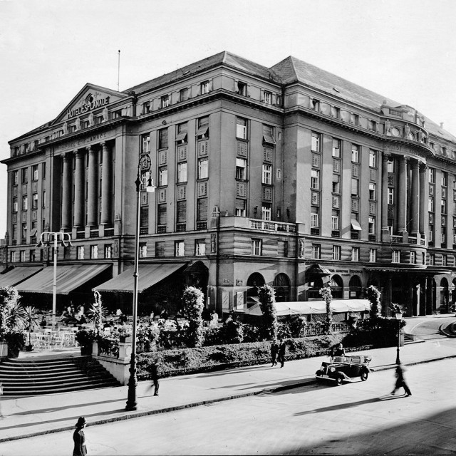 HOTEL ESPLANADE: Prvu nagradu na međunarodnom natječaju dobio je berlinski arhitekt Otto Rehnig, no mimo natječaja gradnja je povjerena Dionisu Sunku