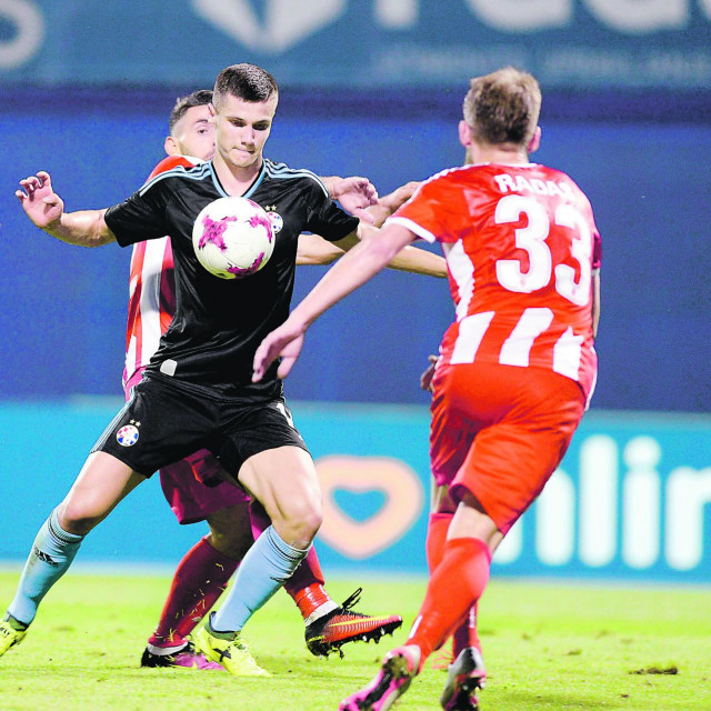 Tadašnji napadač Dinama Armin Hodžić protiv Skenderbeua