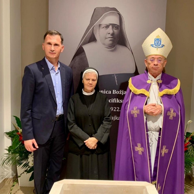 Prof.dr. Dragan Primorac, č. M. Dobroslava Mlakić i nadbiskup Ivan Devčić