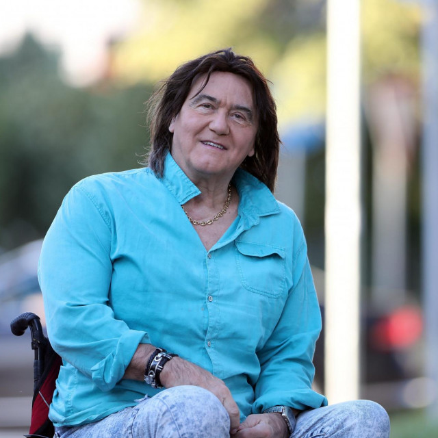 Zagreb, 110620.
Ulica grada Chicaga.
Pjevac Zdravko Skender za intervju u Slobodnoj Dalmaciji.