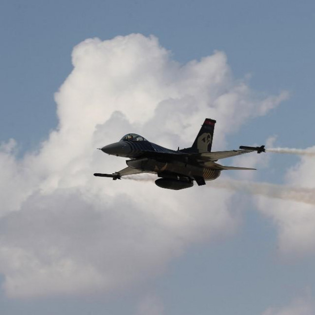 Turski F-16 u letu