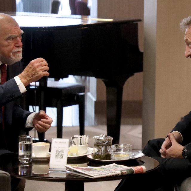 Stjepan Mesić na kavi s predsjednikom SDA Bakirom Izetbegovićem