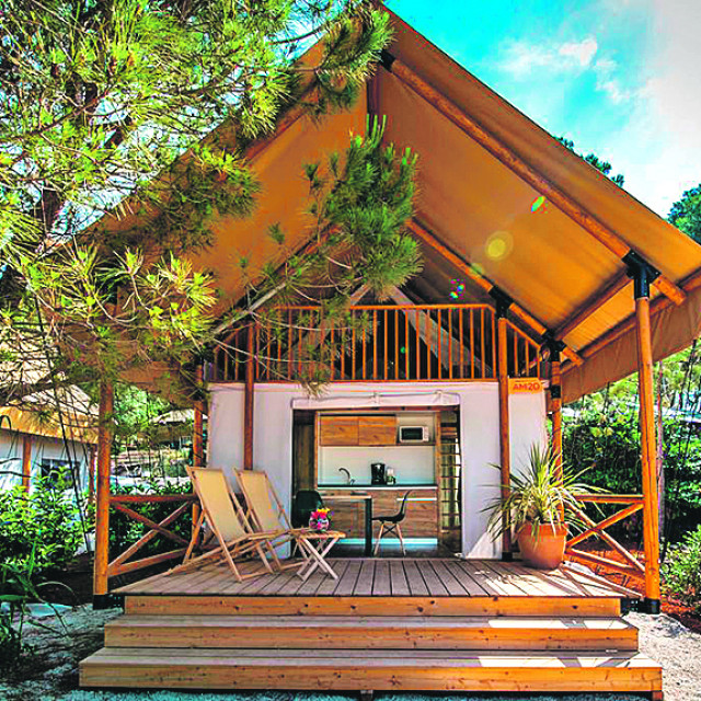 374487-539599-glamping-arena