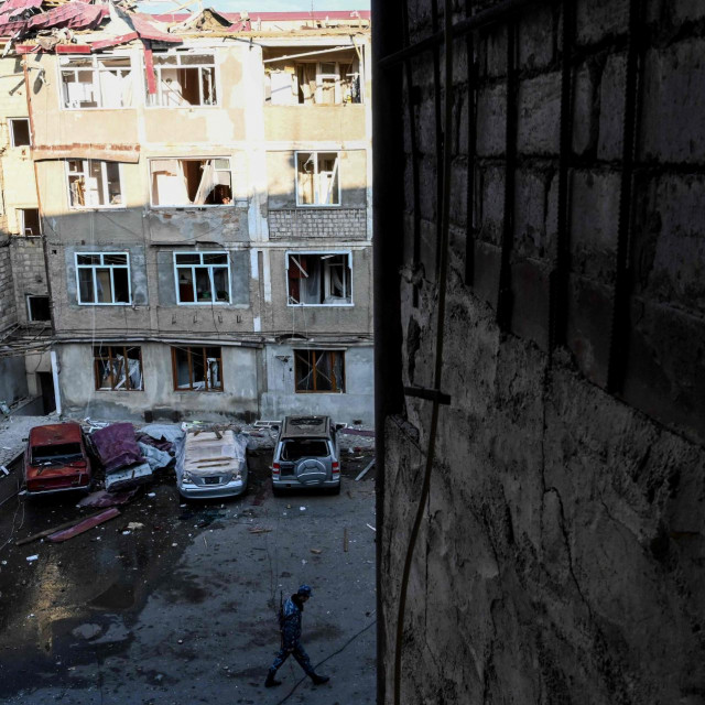 Oštećene zgrade u Stepanakertu, glavnom gradu Nagorno Karabaha