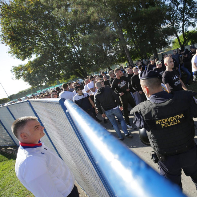 Uoči utakmice došlo je do skuba Torcide i policije u Županji