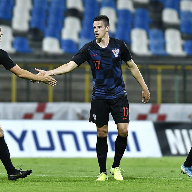 Kristijan Bistrović (u sredini)