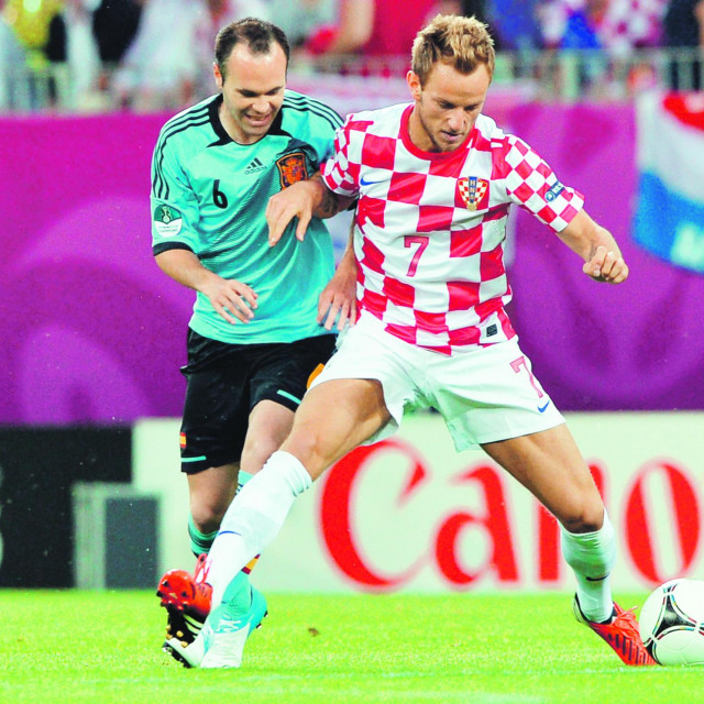 Andres Iniesta i Ivan Rakitić u akciji