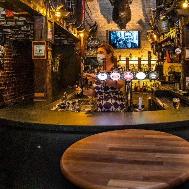 Prazan kafić u centru Bruxellesa