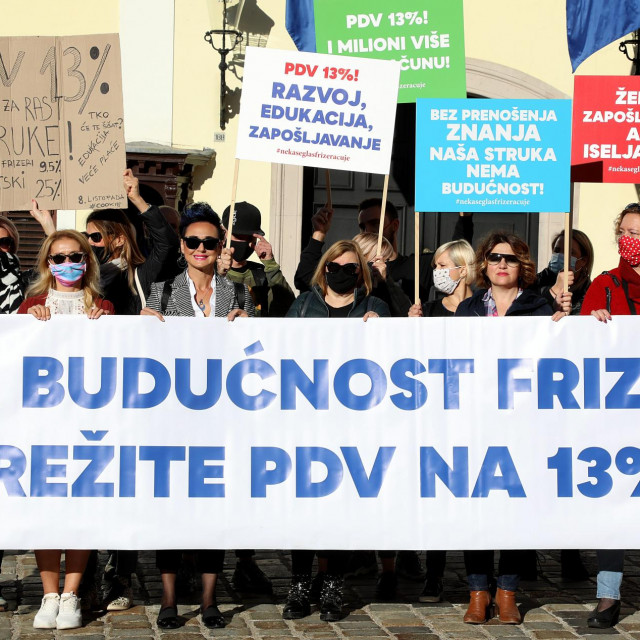 Prosvjed frizera pred Banskim dvorima