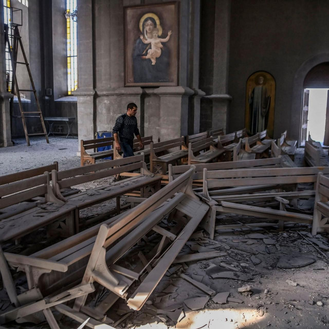 Unutrašnjost katedrale sv. Spasa u Šuši