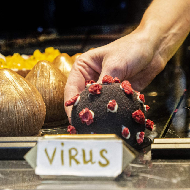 Kolač u obliku koronavirusa