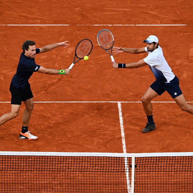 Mate Pavić (desno) i Brazilac Bruno Soares tijekom finalnog meča