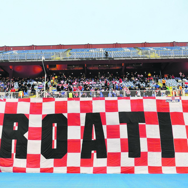 Impresivna zastava jedina je podsjećala na neka ljepša vremena