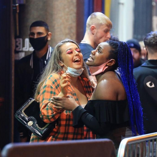 Zabava na ulicama engleskih gradova