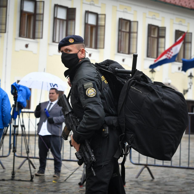 Markov trg blokiran je i zatvoren nakon jučerašnjeg pokušaja ubojstva policajca
