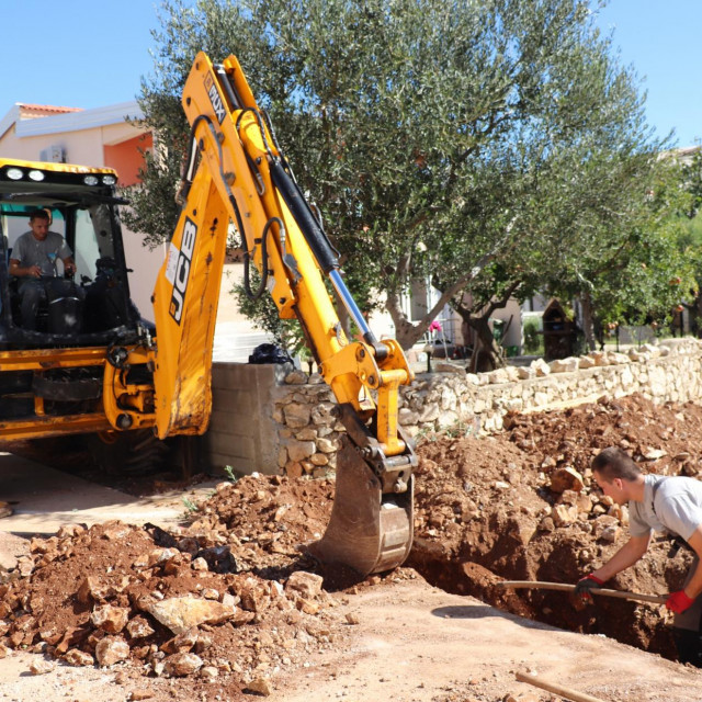 Radovi na javnoj rasvjeti u naselju Prezida
