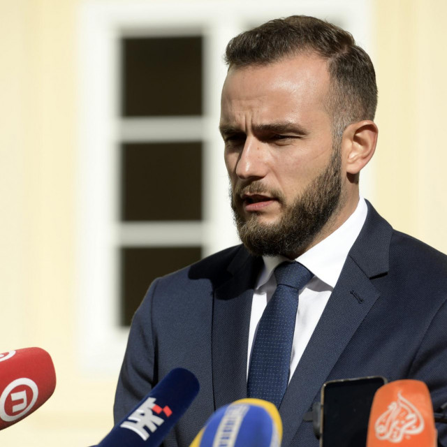 Ministar Josip Aladrović