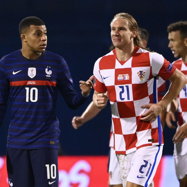 France's forward Kylian Mbappe (L) reacts after Croatia scored a goal during the UEFA Nations League Group A3 football match between Croatia and France at the Maksimir Stadium in Zagreb on October 14, 2020. (Photo by FRANCK FIFE/AFP)