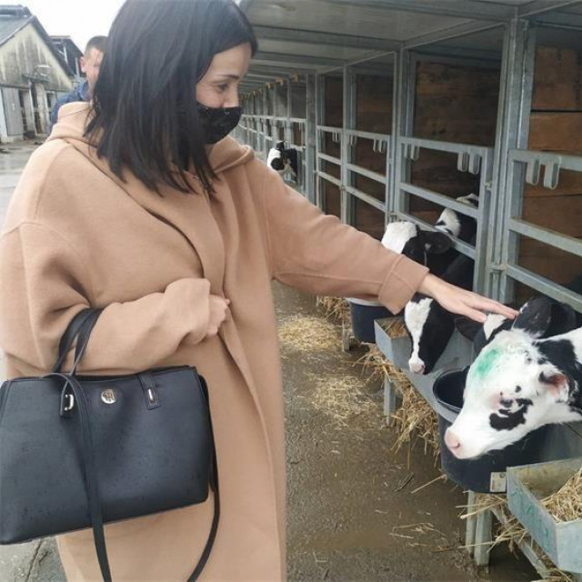 Ministrica poljoprivrede Marija Vučković u utorak je posjetila farmu muznih krava u Čazmi