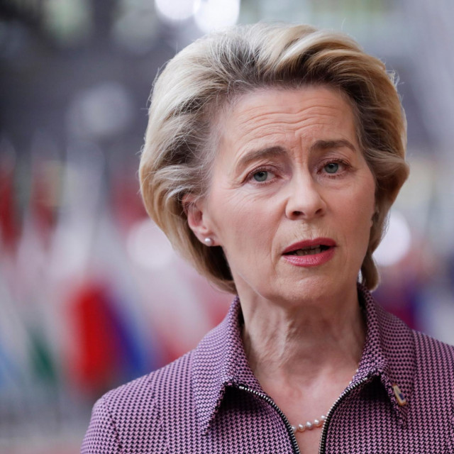 President of the European Commission Ursula von der Leyen speaks to the press as she arrives prior to an EU summit in Brussels, on October 15, 2020. - EU commission president Ursula von der Leyen on October 15 left a summit attended by the bloc's 27 leaders after learning that a staff member had tested positive for the coronavirus. (Photo by Olivier HOSLET/POOL/AFP)