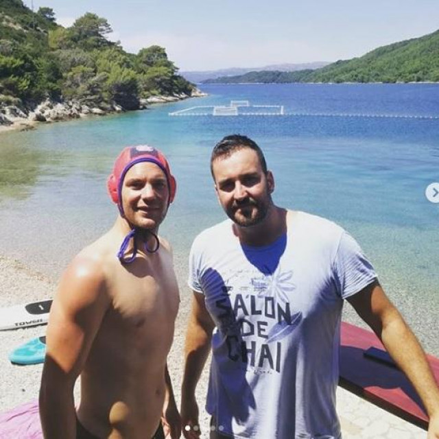 Vratar Bayerna Manuel Neuer i Nikša Dobud