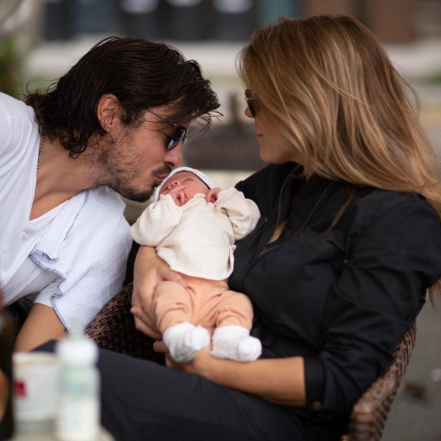 Matej Pašalić i Marijana batinić s kćeri Rozom