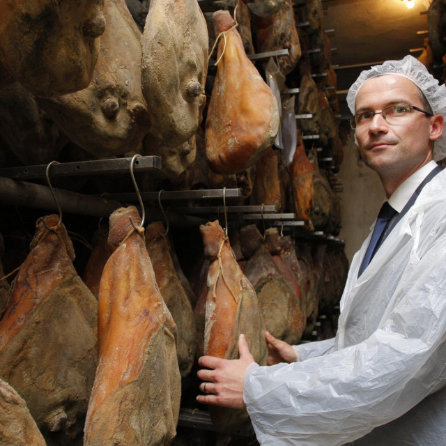 Darko Markotić, direktor proizvodnje u Mesnoj industriji Braća Pivac, pršutana Ravča