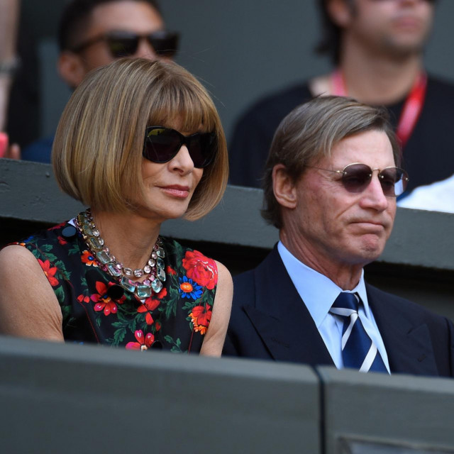 Anna Wintour i Shelby Bryan na Wimbledonu u Londonu 2015.
 