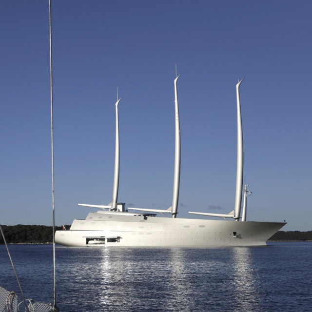 Najveća jedrilica na svijetu uplovila je u Hvar