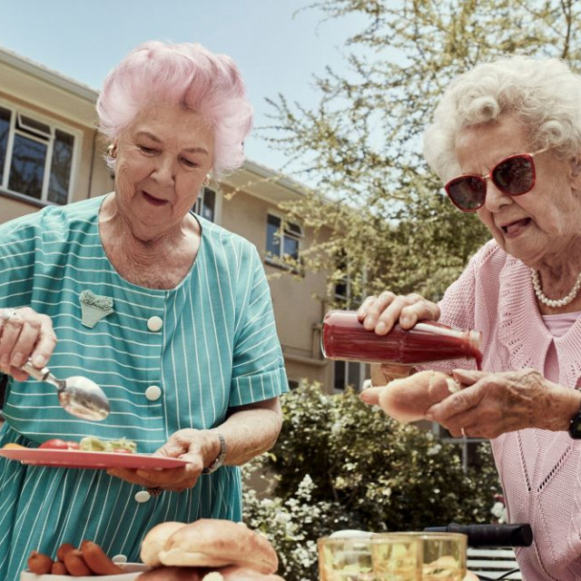 TENA-Lifestyle-older-women-having-BBQ-sunny-day_resized