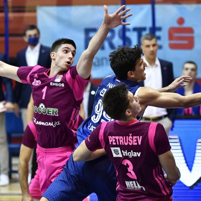 Košarkaši Cibone protiv KK Mega Soccerbeta
 