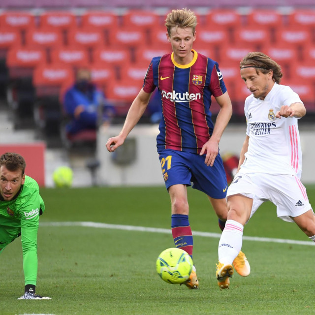 Luka Modrić zabija Barceloni