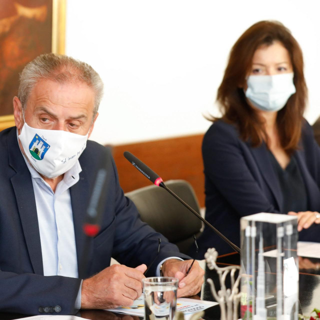 Oporba i koalicijski partneri Bandića upozoravaju da slijedi bankrot ne počne li se drugačije upravljati financijama