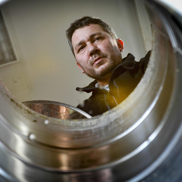 Ivo Bačlija (na fotografiji) 2015. je kombinirao slatki pelin s crnim kimom u maceratu kao prevenciju uoči sezone gripe