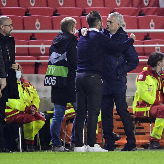 Zagrljaj Ivana Leke i Josea Mourinha