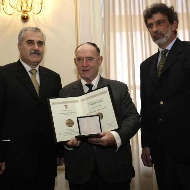 Zdravko Baršnik (u sredini) prima državnu nagradu za sport 'Franjo Bučar' 2009. godine.