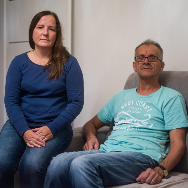 Makira (54) i Rasim(64) Kadić, dvoje umirovljenih državljana Švedske, kojima susjedi prijete nasiljem i vrijeđaju ih po vjerskoj osnovi
 