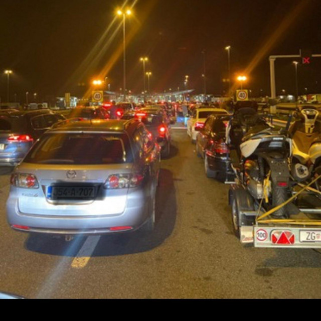 Gužva na ulazu u Hrvatsku iz Slovenije