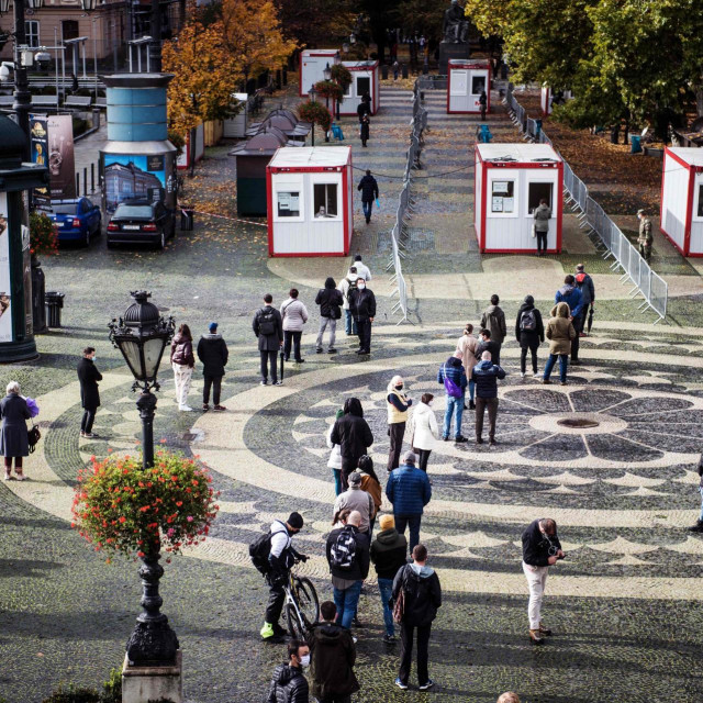 Punktovi za testiranje postavljeni su diljem Slovačke. Cijela operacija završit će sljedeći vikend, testiranjem ostatka nacije
