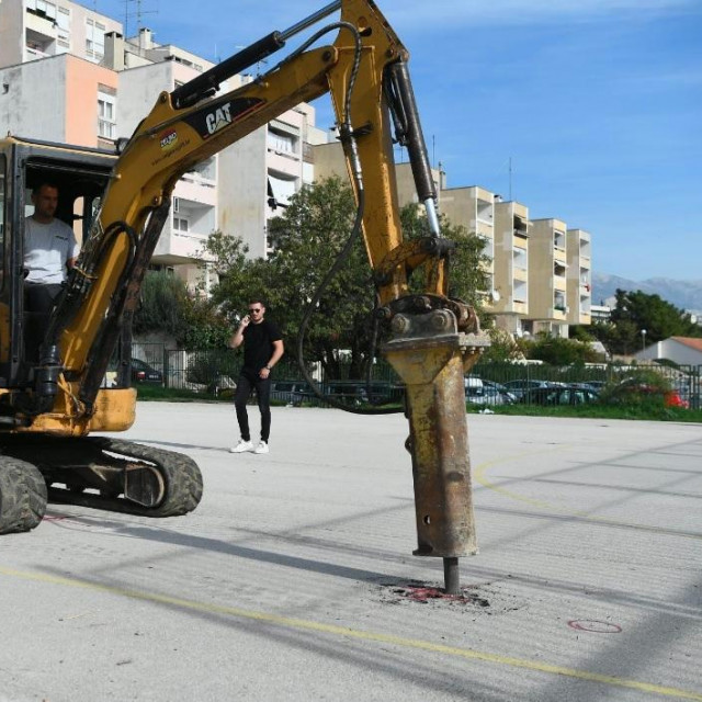 Bager na igralištu u Vrančićevoj