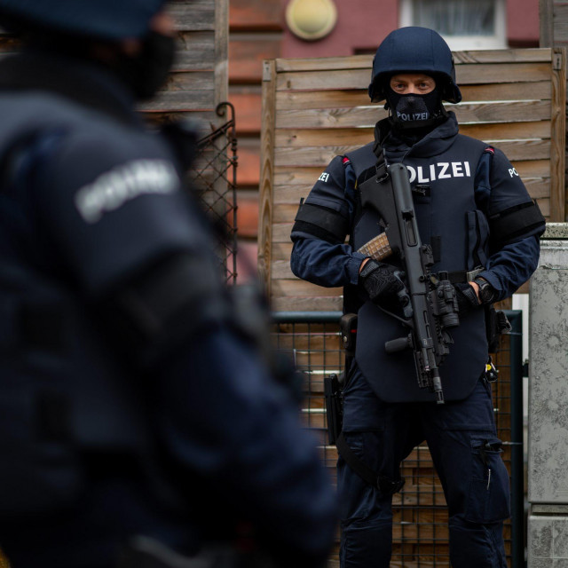 Policemen stand in front of a residential building in Linz, Austria, where a man was detained on November 3, 2020 in connection with the Vienna shooting one day before. - The only known gunman in the Vienna attack which left four people dead was a convicted supporter of the Islamic State group and had dual Macedonian-Austrian nationality, Austria's interior minister said. Police said it was not clear whether there were one or more attackers in the shooting rampage from November 2, 2020. Officers have carried out raids at 15 addresses and made at least one arrest in connection with the killings. (Photo by WERNER KERSCHBAUMMAYR/APA/AFP)/Austria OUT