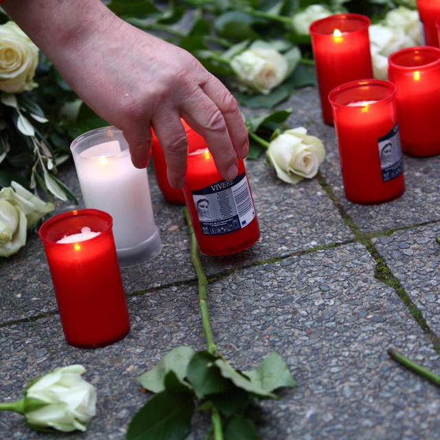 Odavanje počasti ubijenima u napadu