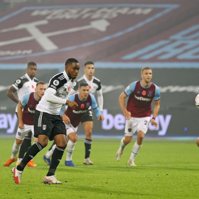 Ademola Lookman puca penal...